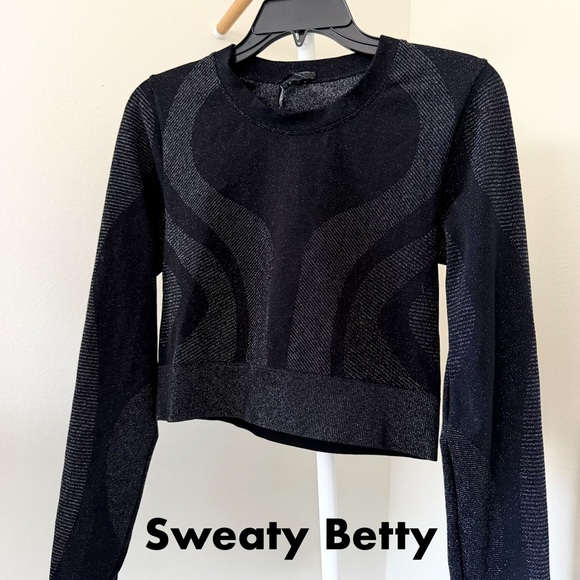 Sweaty Betty Tops - 🍉Sweaty Betty Gold Shimmering Black Sweatshirt Cropped Top Running